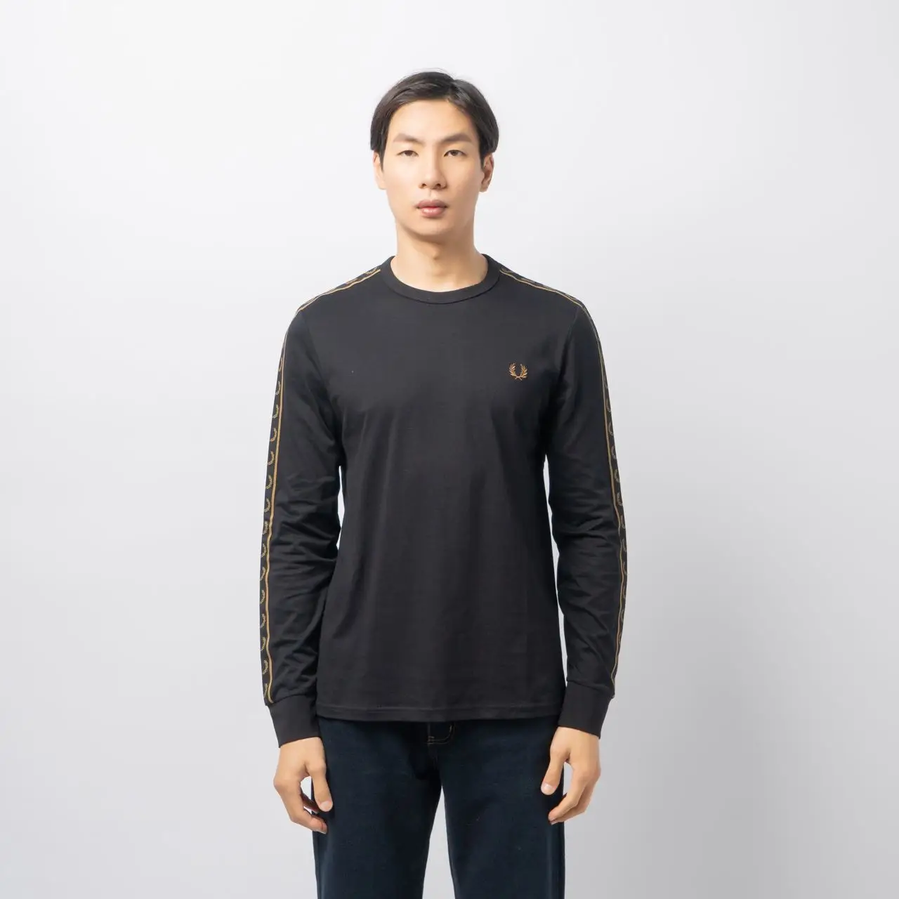 Fred Perry Taped Long Sleeve Black/Warm Stone – voilà.id