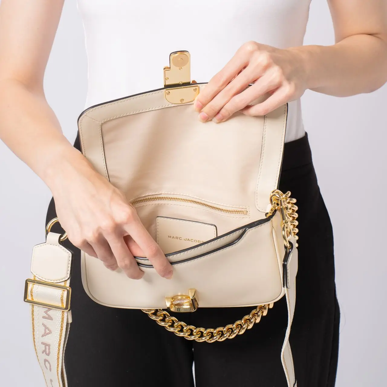 Marc Jacobs The J Soft Shoulder Bag Golden Cloud White Ghw – voilà.id 