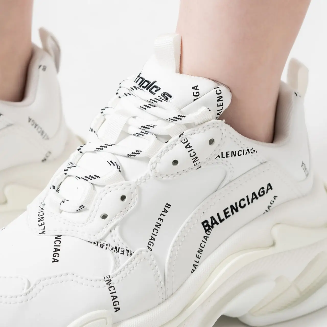 Harga sneakers balenciaga best sale