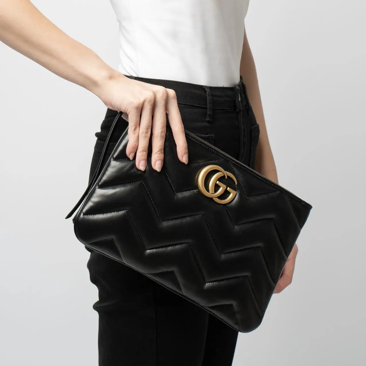 Gucci chevron textured logo clutch store