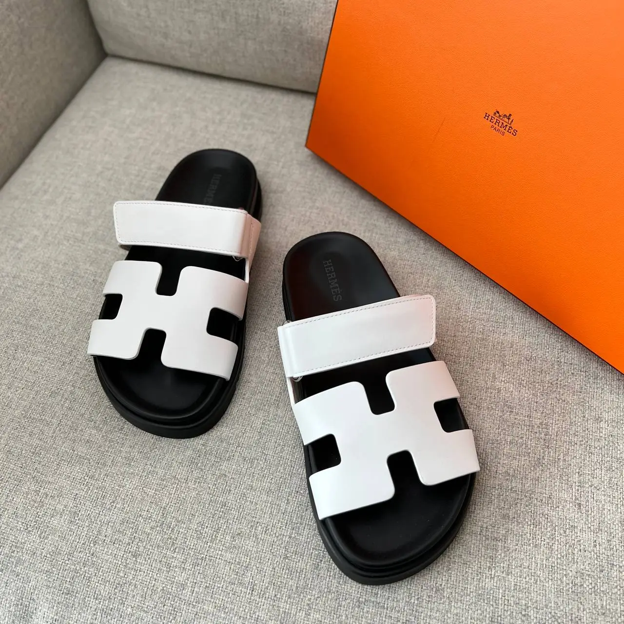Black hermes slides deals