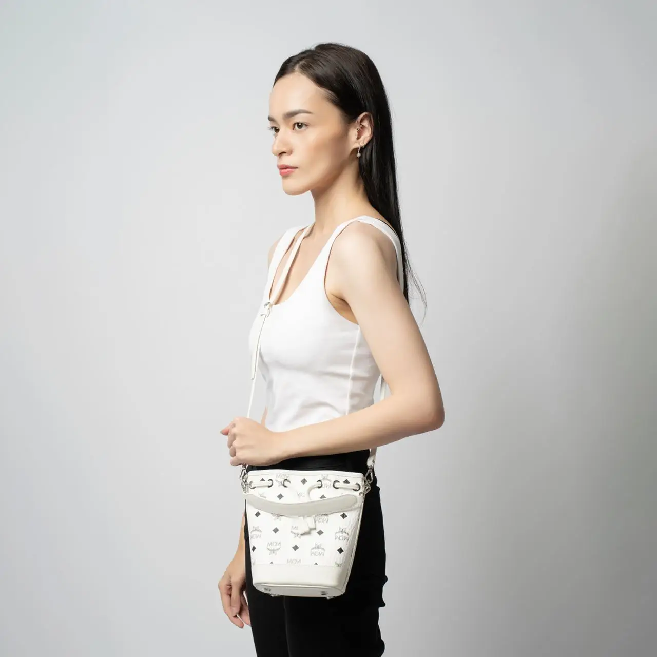 Mcm fanny pack white best sale