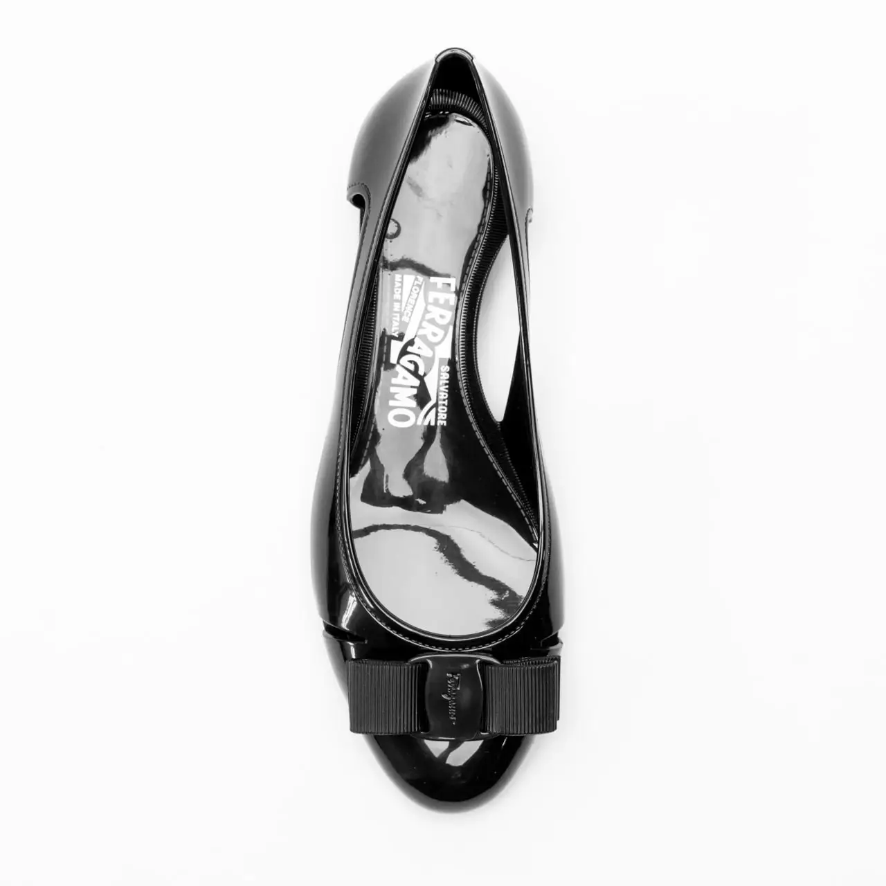 Ferragamo jelly flats black best sale