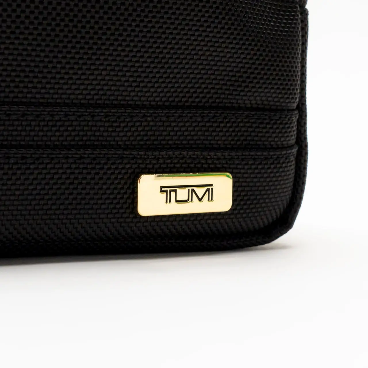 Harga pouch tumi hotsell