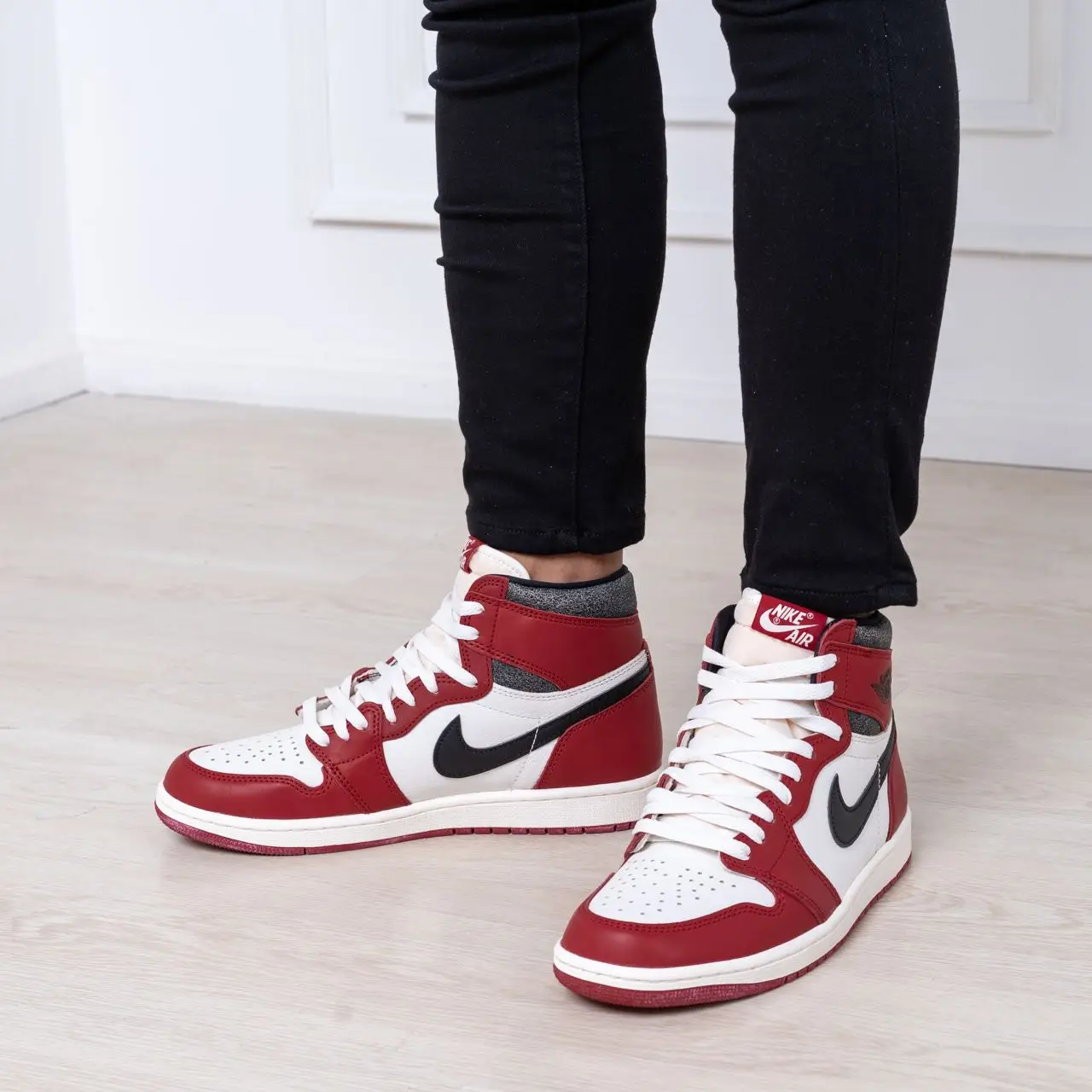 Air Jordan 1 Retro High OG Chicago Lost and Found Men – voilà.id