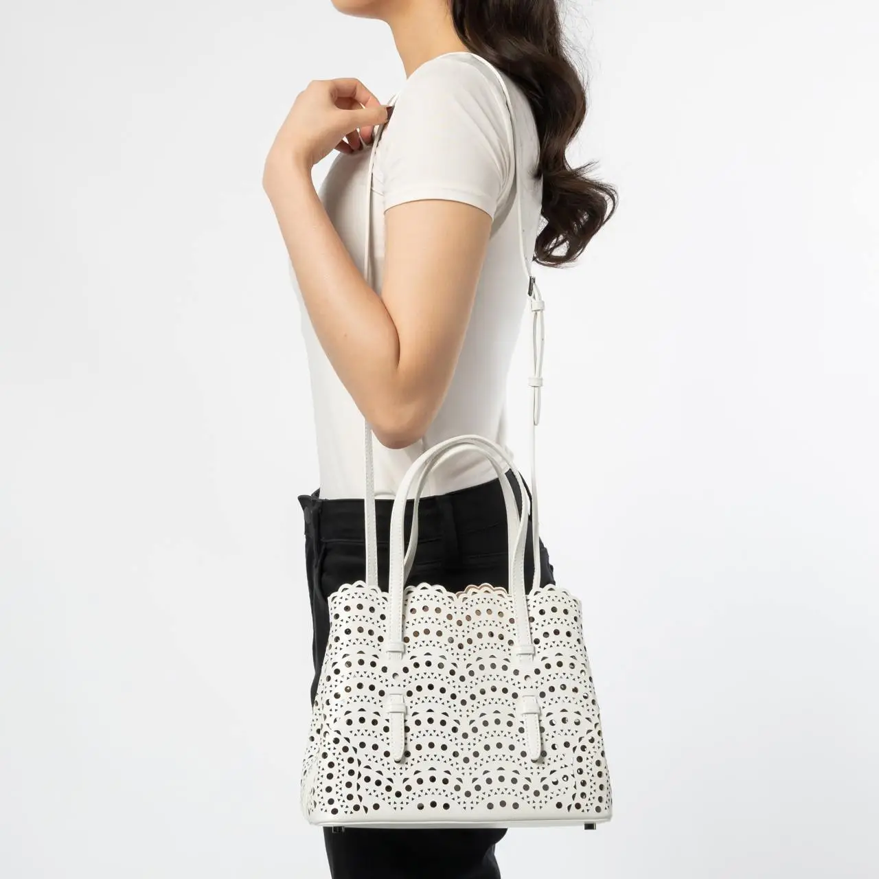 Alaïa Mina 25 Tote Bag Blanc Optique – voilà.id