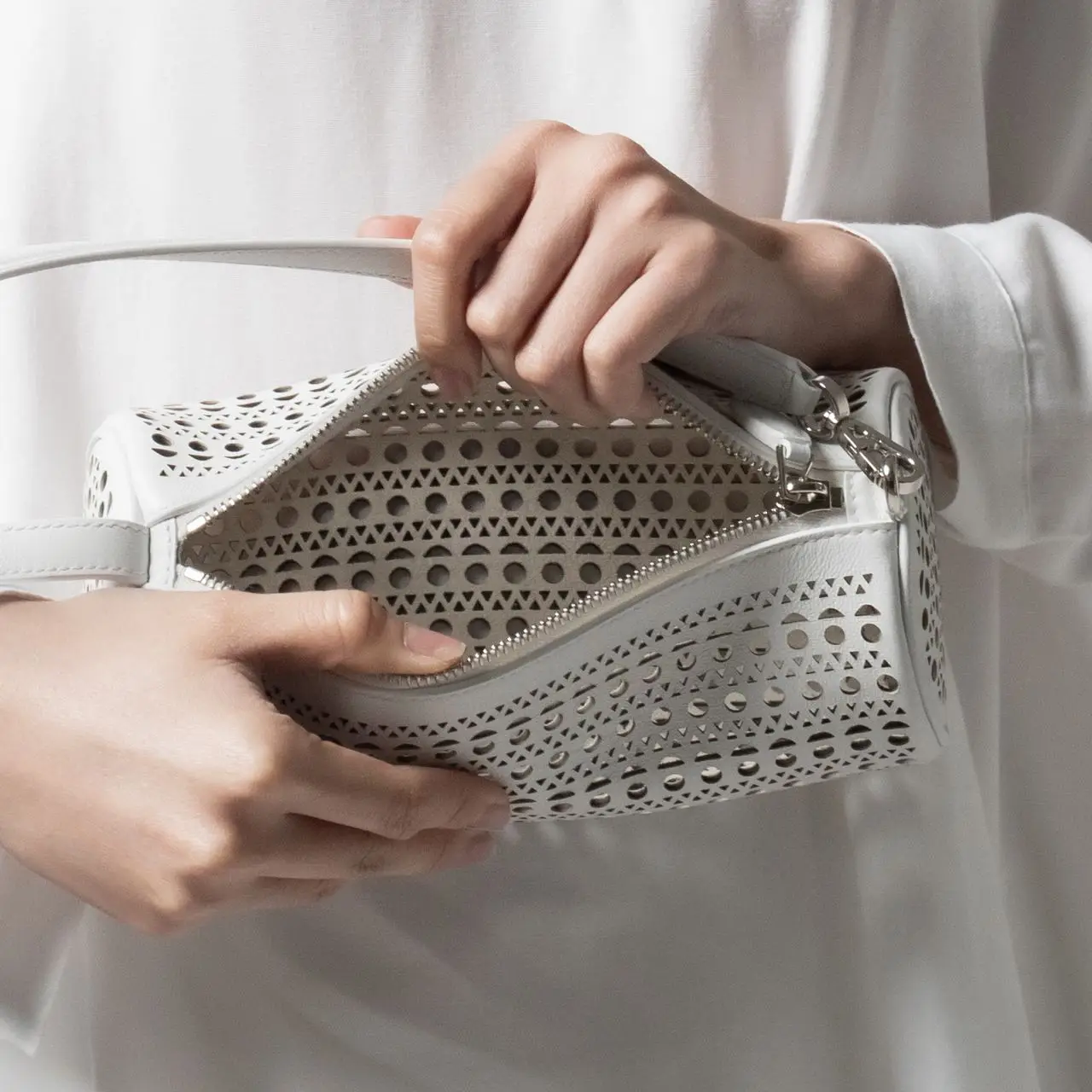 Alaia Tube Vienne Pattern Shoulder Bag Blanc Optic – voilà.id