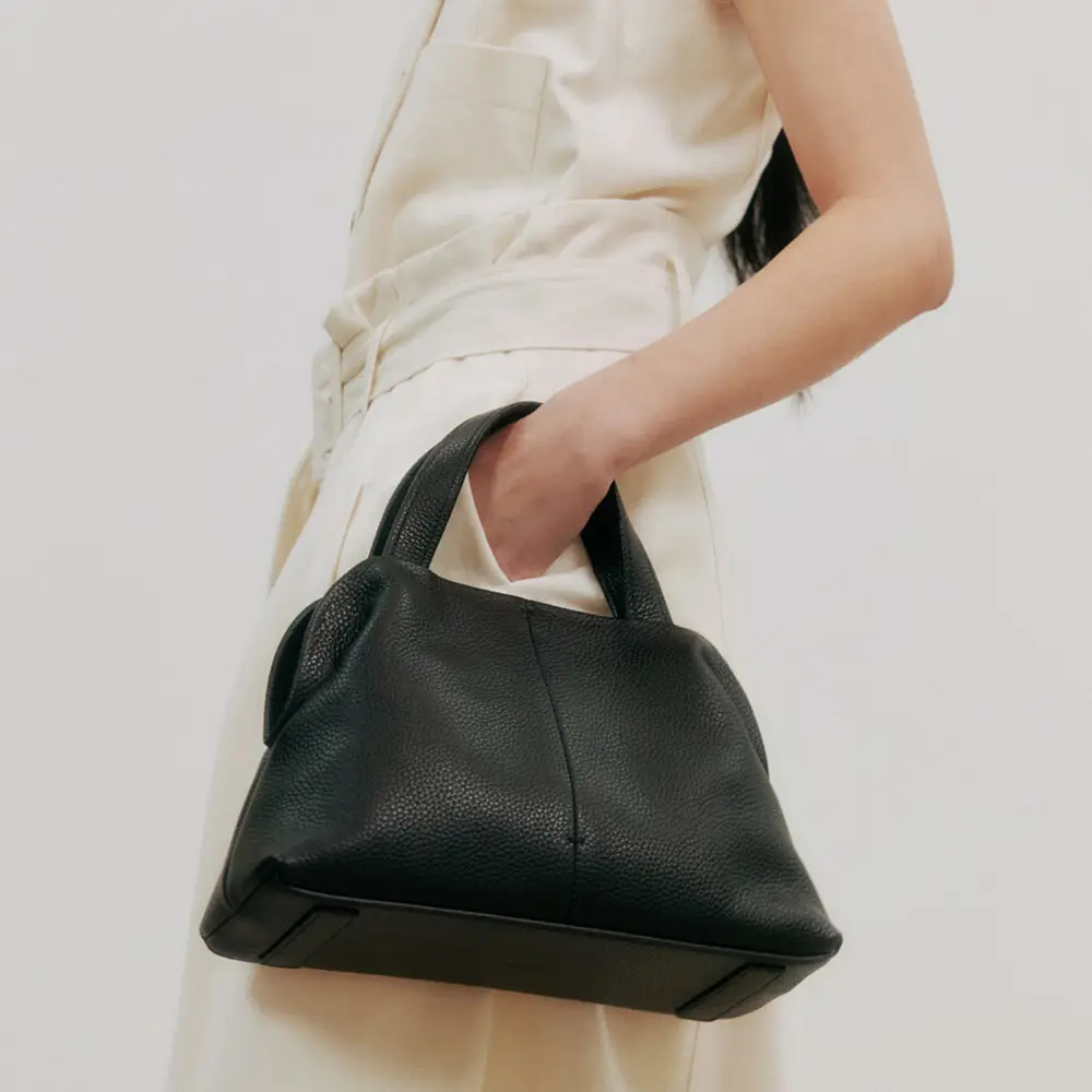 Atelier de LUMEN Pave Petit Tote Bag Soft Black – voilà.id