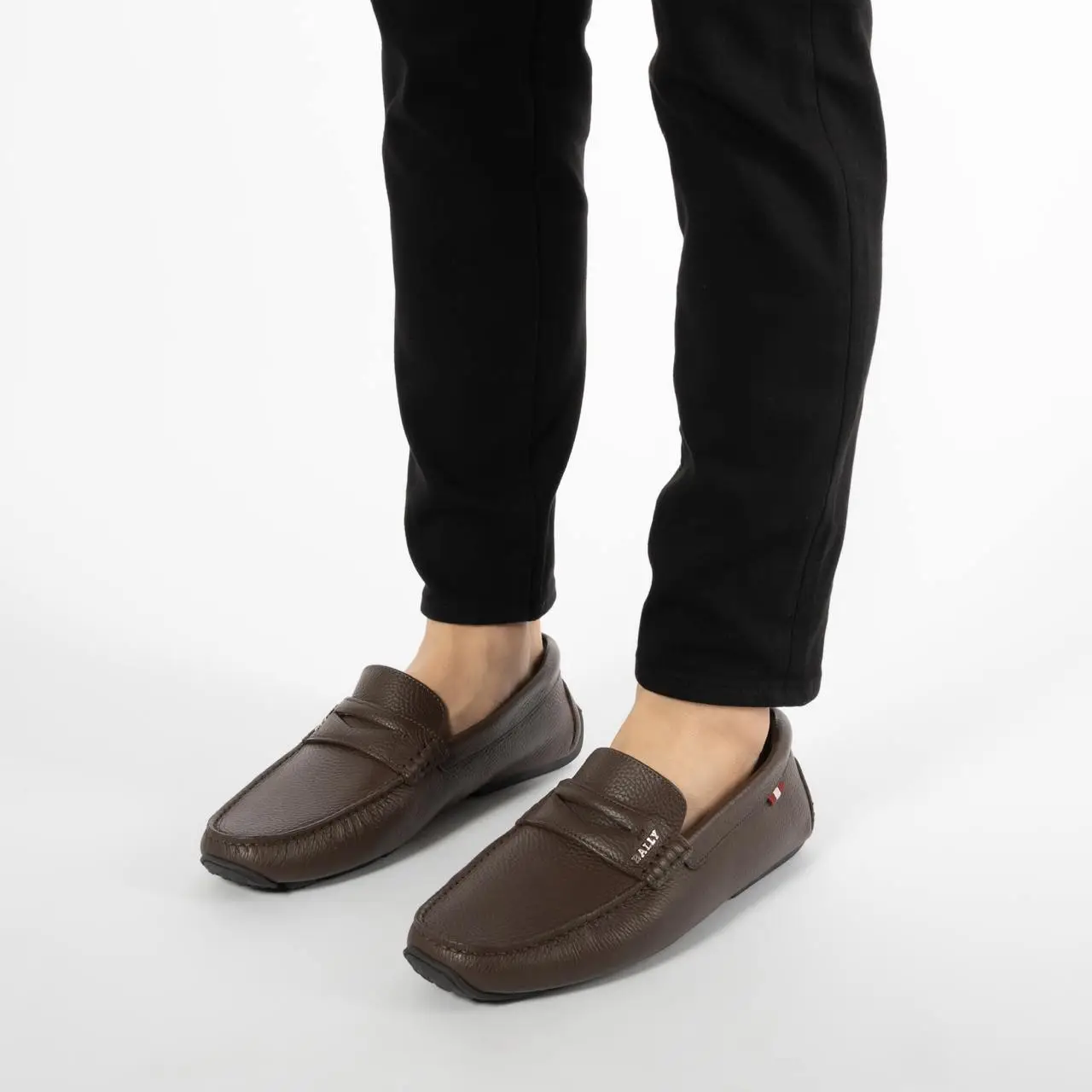 Bally Pavel Grained Leather Drivers Coffee – voilà.id