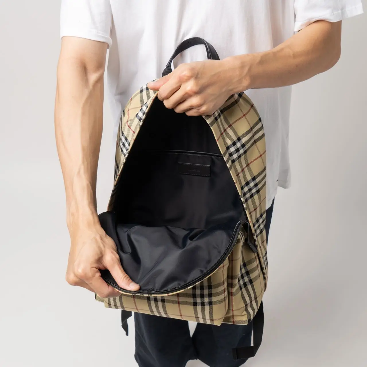 BURBERRY black Leather trim JETT beige Archive Vintage Check nylon zip Backpack Burberry Vintage Check Nylon Backpack Archive Beige in  main image 2