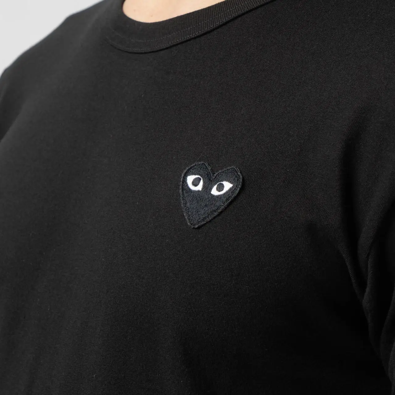 Comme Des Garcons Play Heart Eyes Patch T-Shirt All Black – voilà
