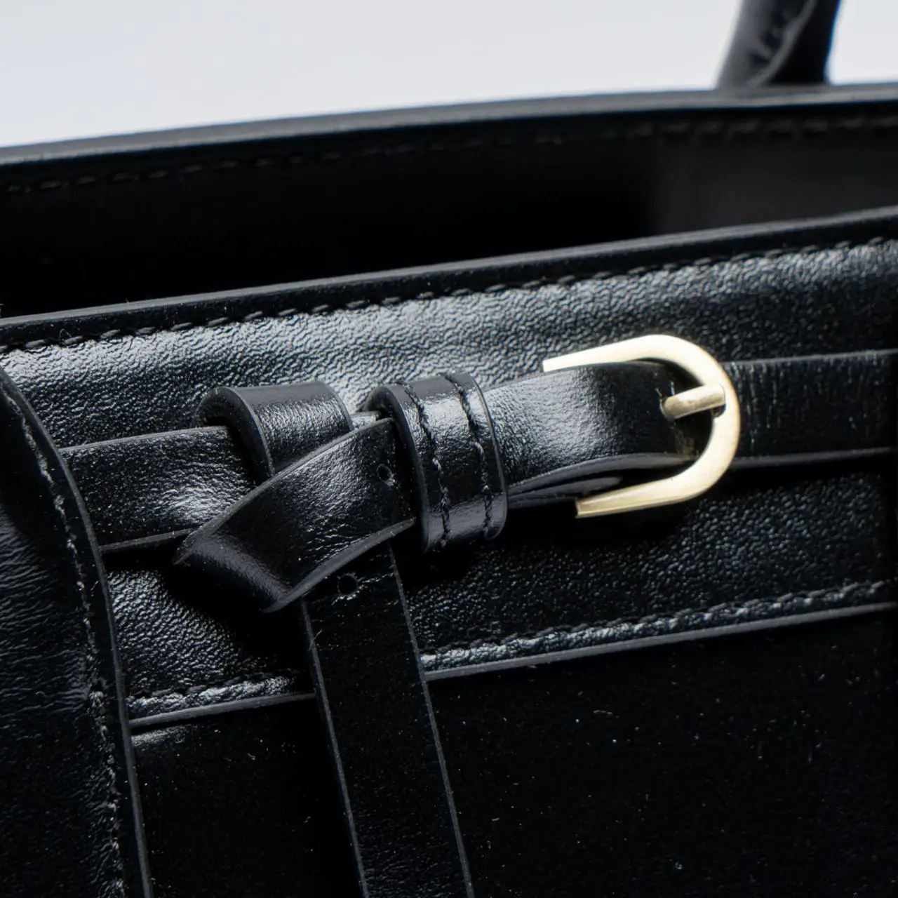 Folnua Mini Anneau Plain Leather Handbag Black – voilà.id