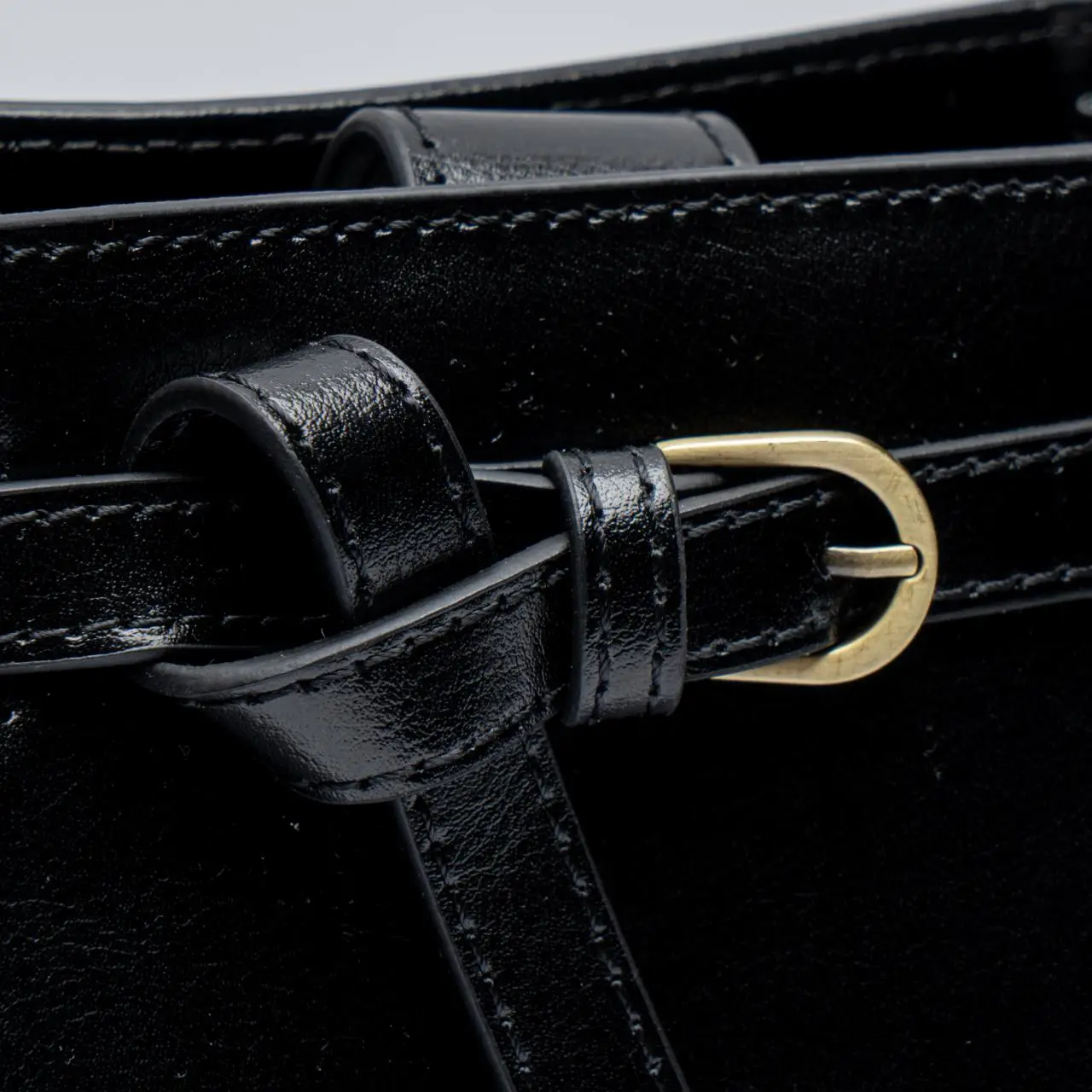 Folnua Mini Lale Plain Leather Bag Black – voilà.id
