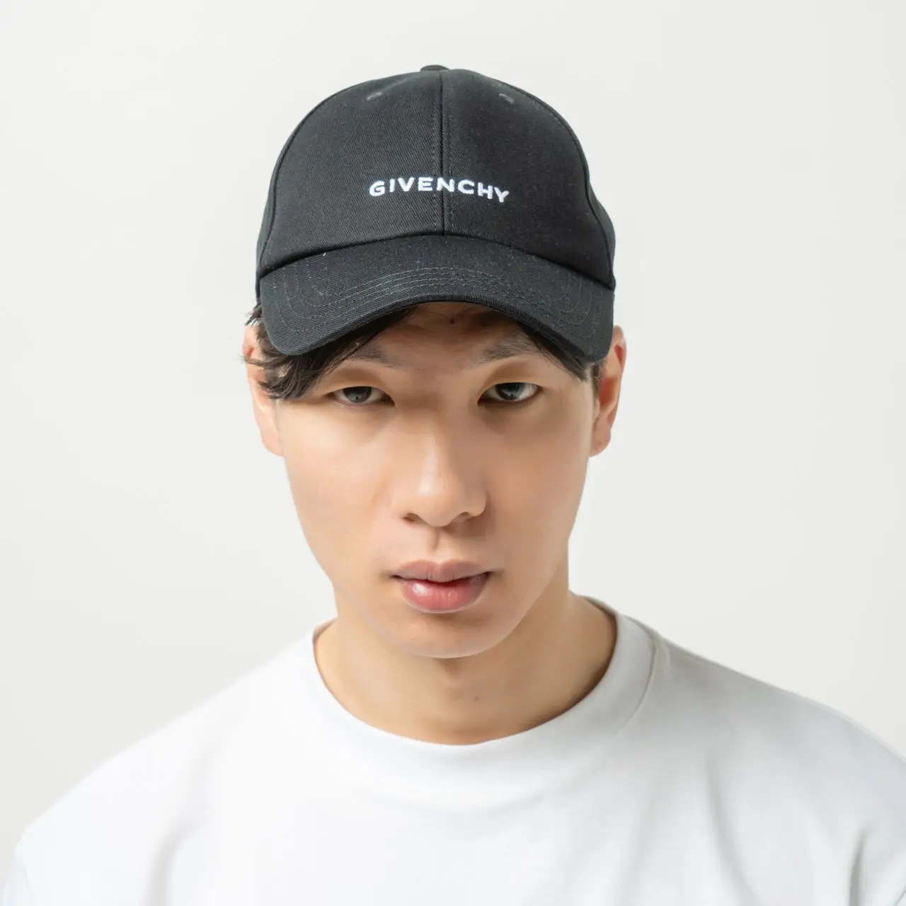 NWT Givenchy Embroidered Curved Cap One Size - Black Givenchy Logo Embroidered Cap Twill Black – voilà.id main image 2