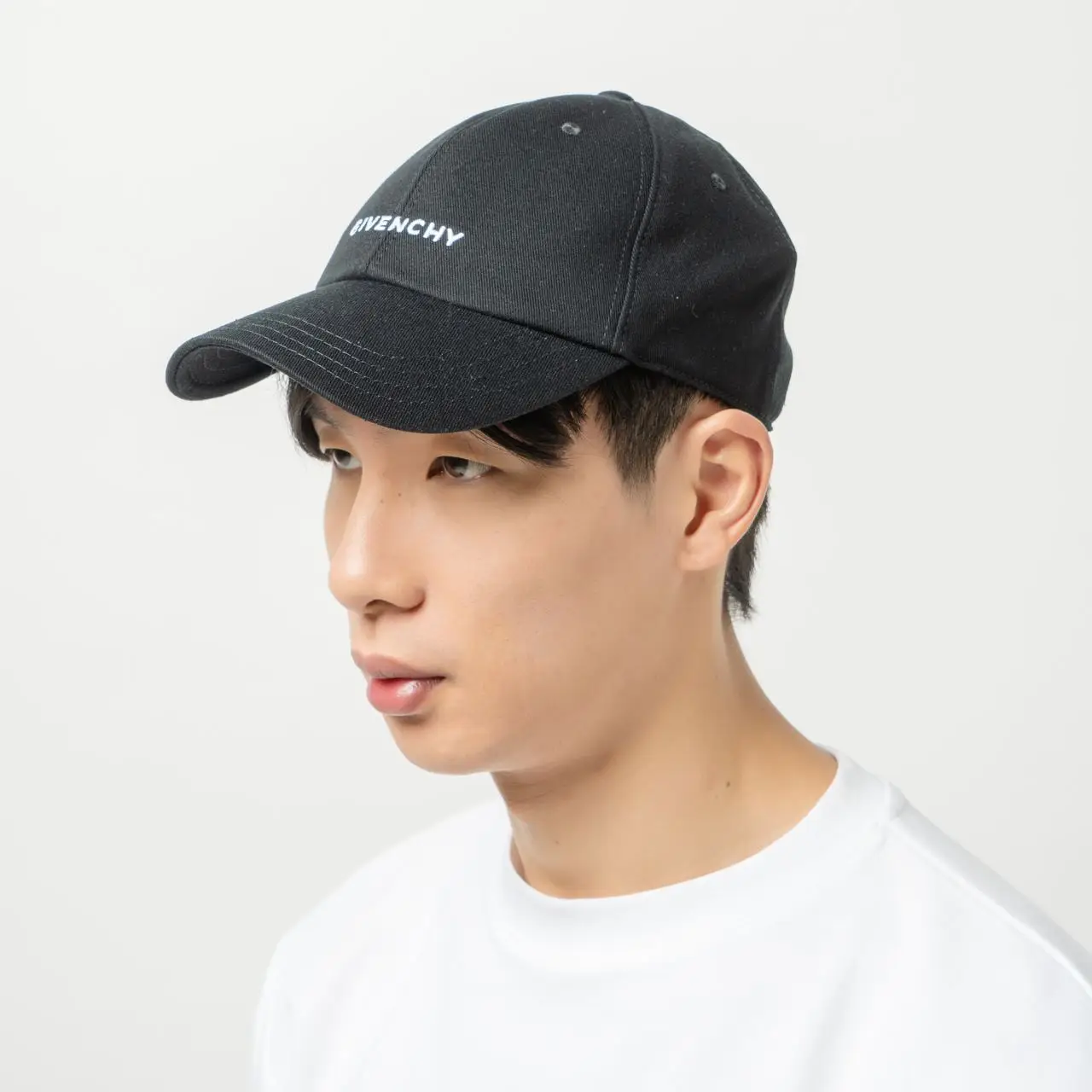 NWT Givenchy Embroidered Curved Cap One Size - Black Givenchy Logo Embroidered Cap Twill Black – voilà.id main image 4