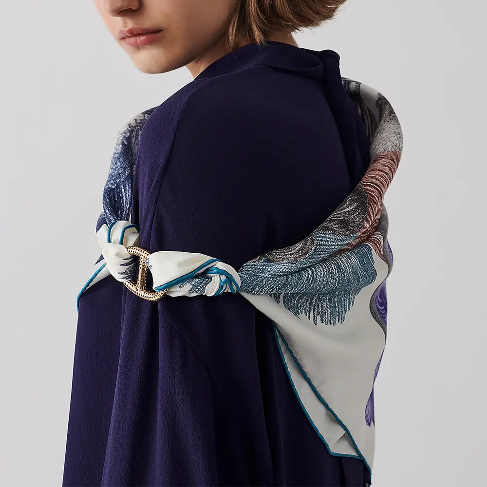 Hermès Chaine d'Ancre Perforee Scarf 90 Ring Permabrass –