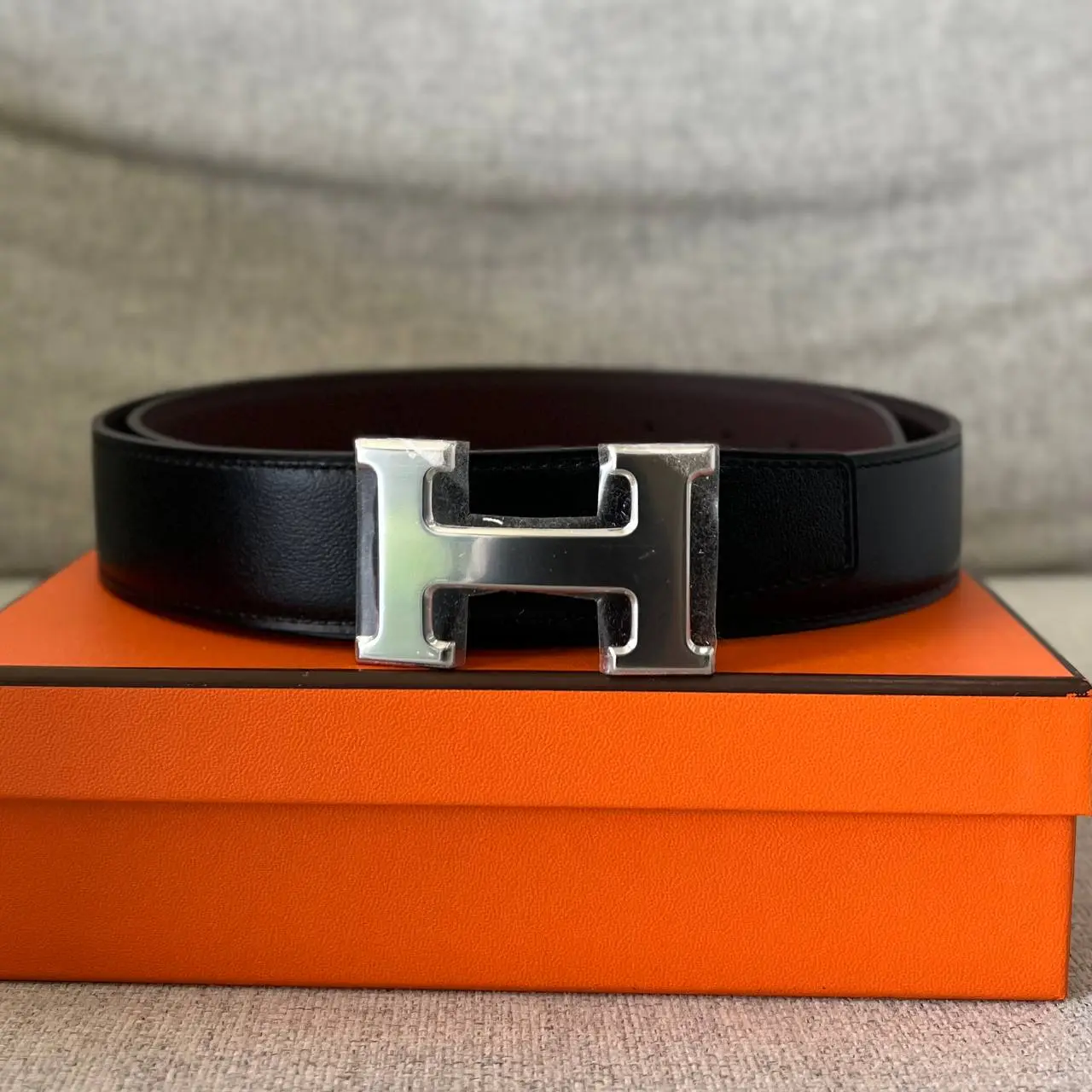 Hermès H Silver Buckle & Reversible Belt 32mm Togo Noir  display picture 2