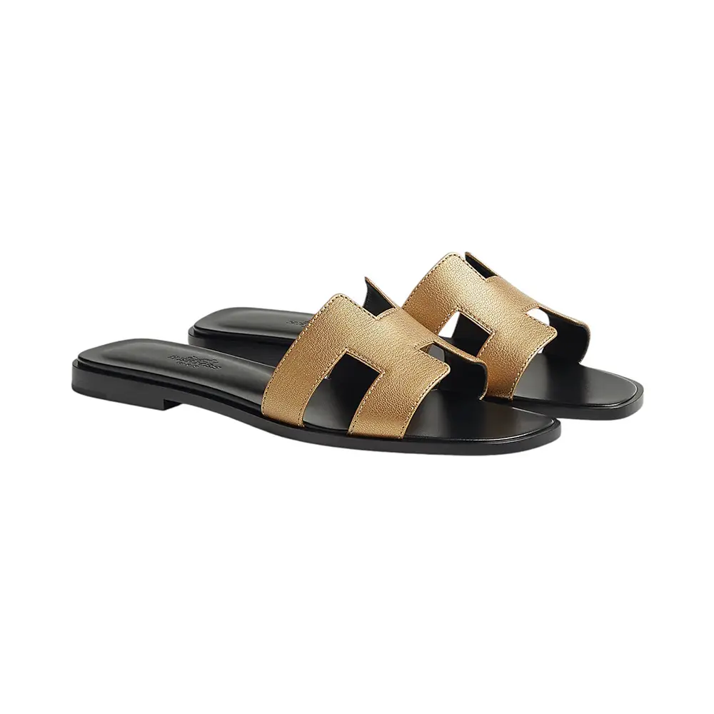Hermès Oran Goatskin Metallic Finished Sandals Dore –