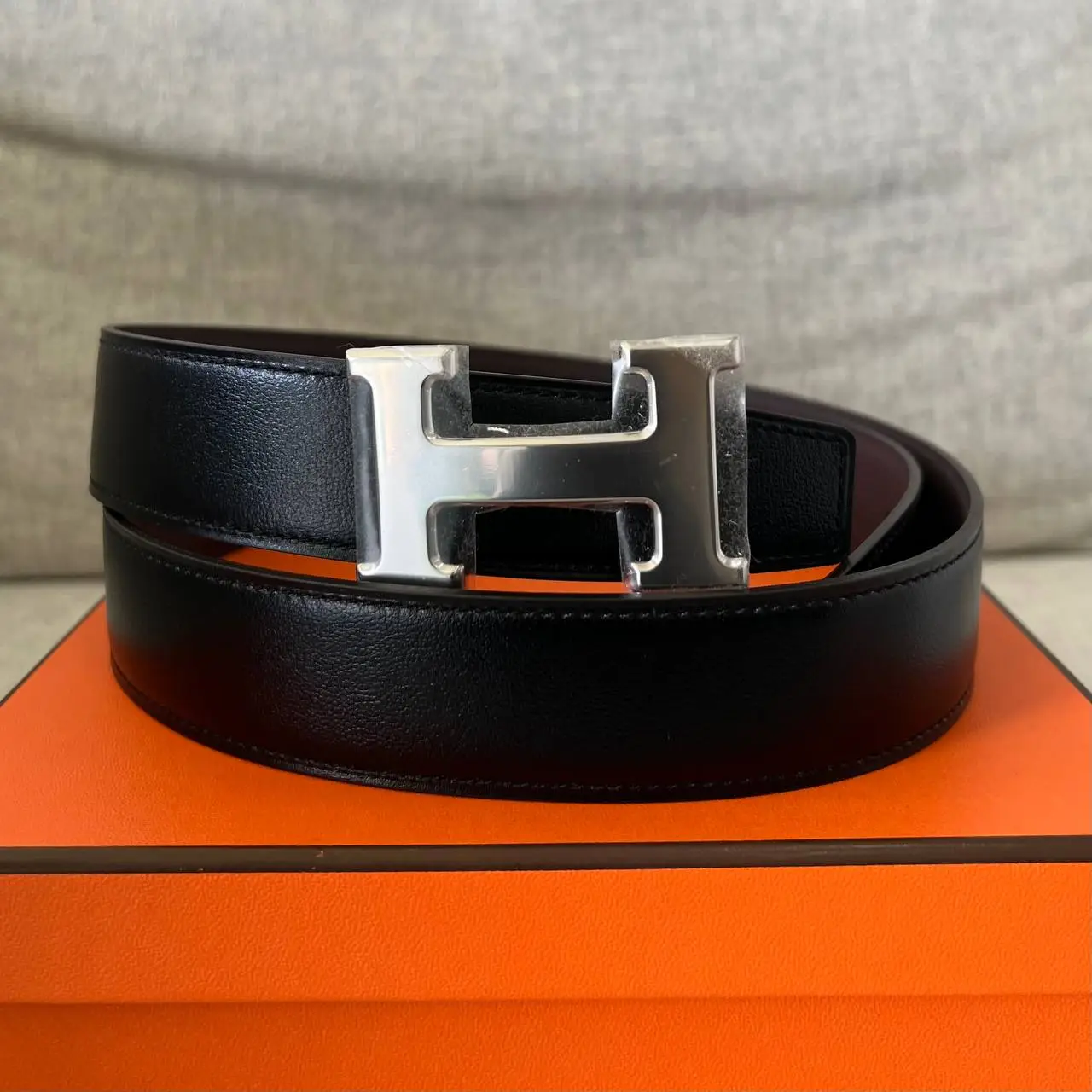 Hermes Sliver Tonight Belt Buckle (comes with belt) Reverse sided black and grey HERMES | Horseshoe Silver Buckle Black/Blue Reversible Belt main image 3