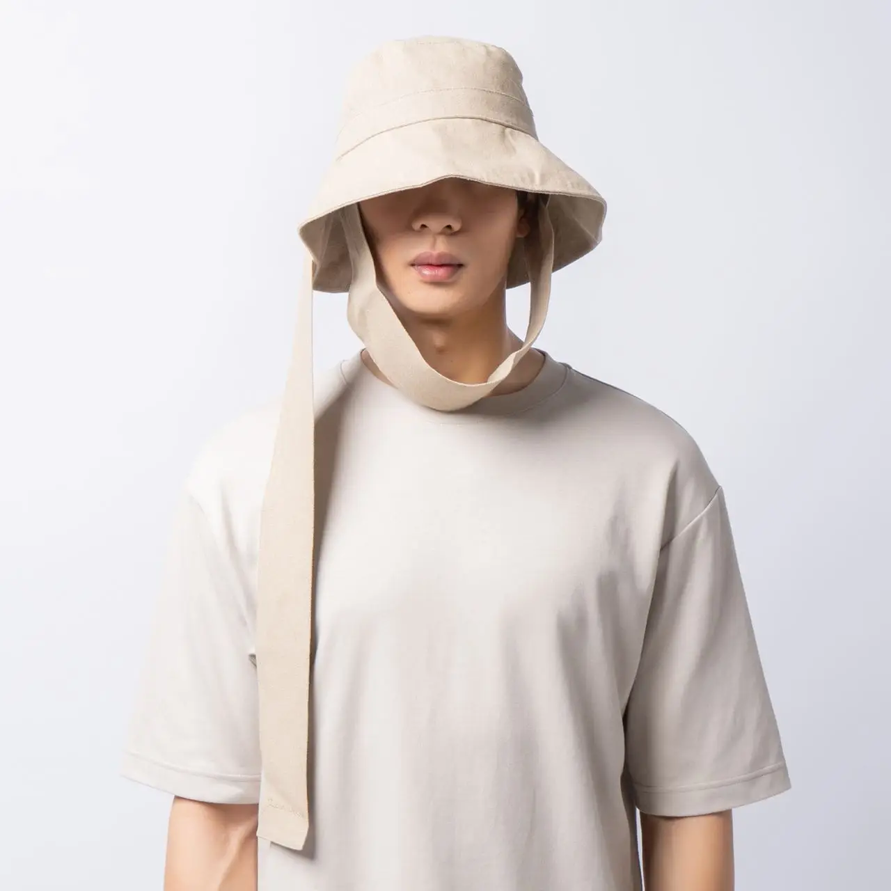 Jacquemus Cream Bucket Hat with Strap JACQUEMUS: Off-White Les Classiques  main image 4
