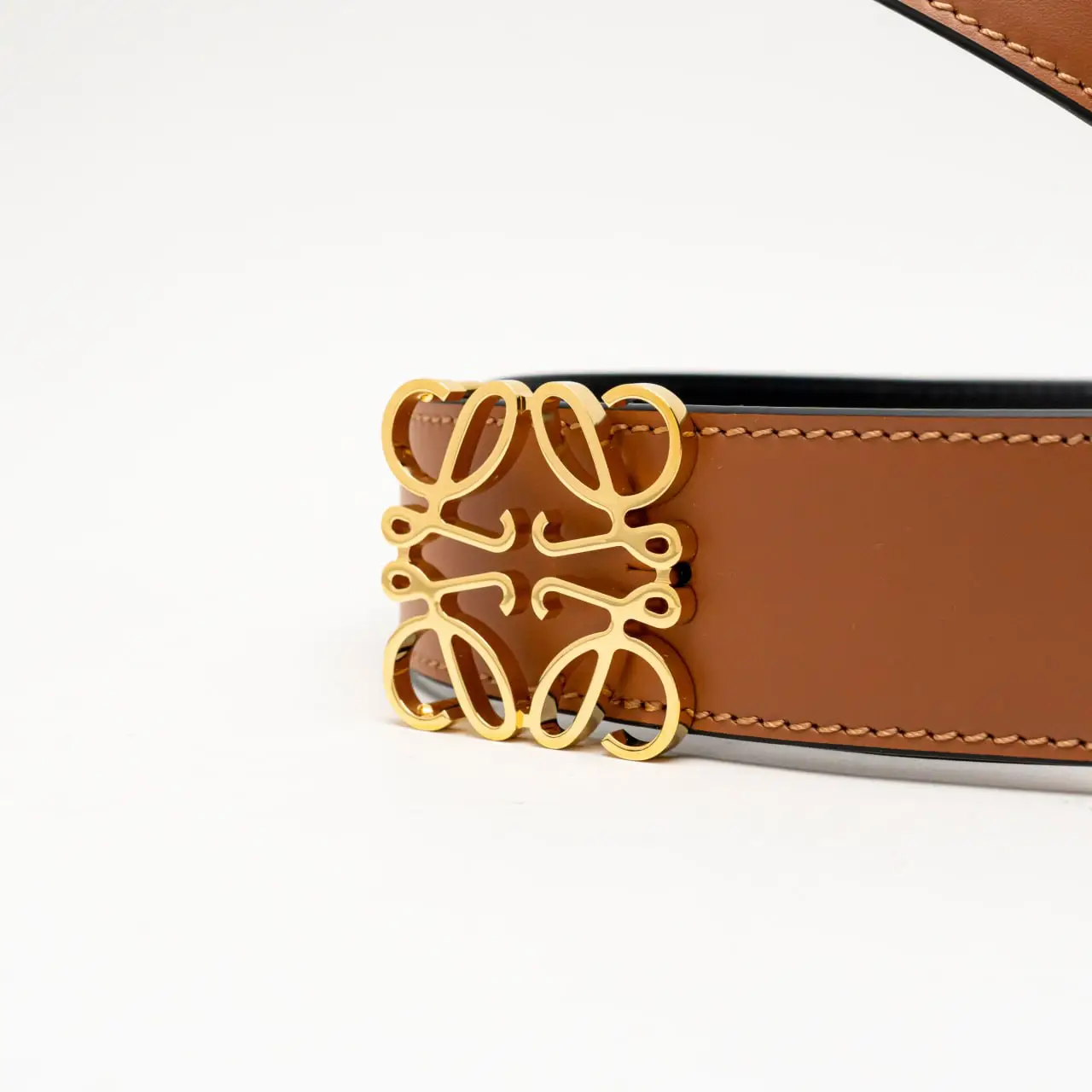 LOEWE Anagram Buckle Belt - Iconic Brown Leather LOEWE - Reversible Anagram Belt | Leam Roma - Luxury  main image 3