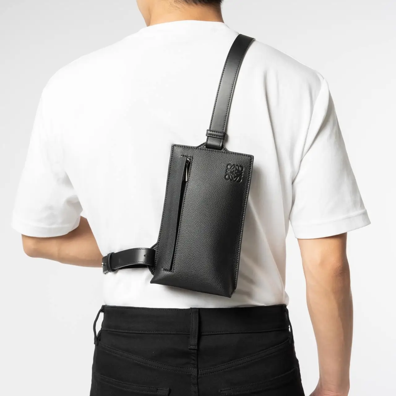 Loewe Vertical T Pocket in Soft Grained Calfskin Black  display picture 2