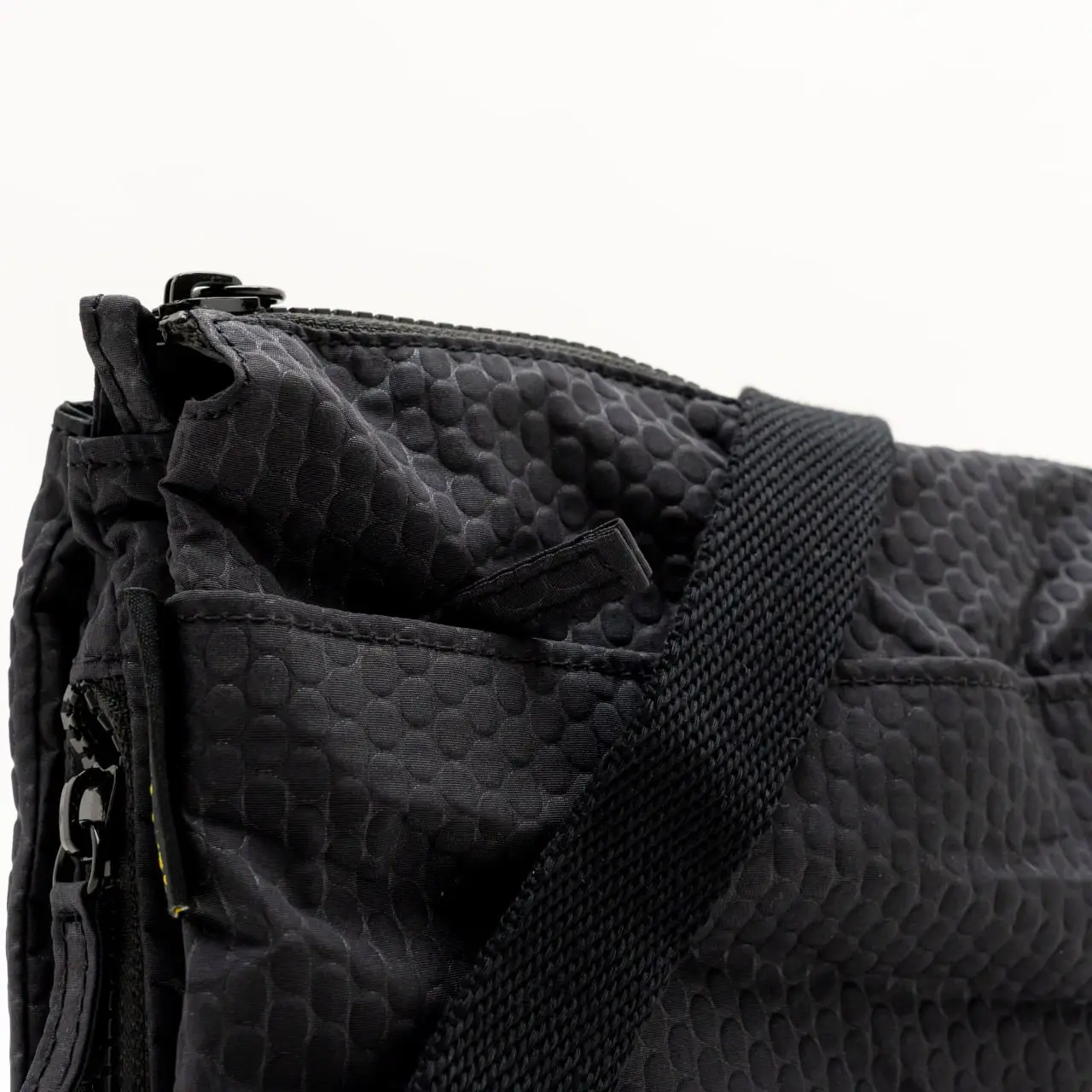 Mandarina Duck Revival 2.0 Foldable Triple Pochette Black – voilà.id