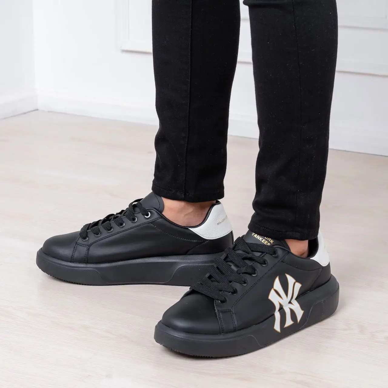MLB NY Chunky Classic Sneakers Black – voilà.id