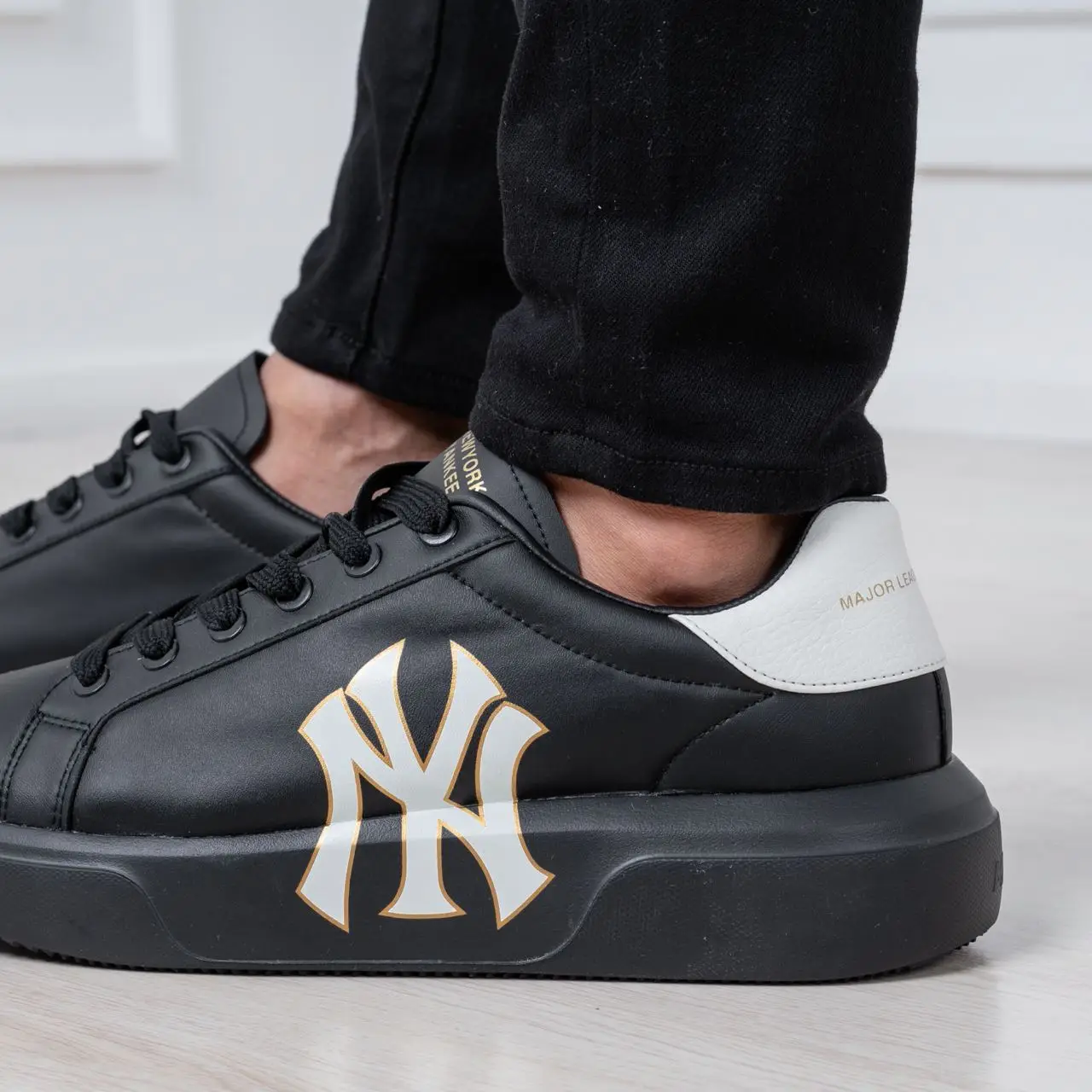 MLB NY Chunky Classic Sneakers Black – voilà.id