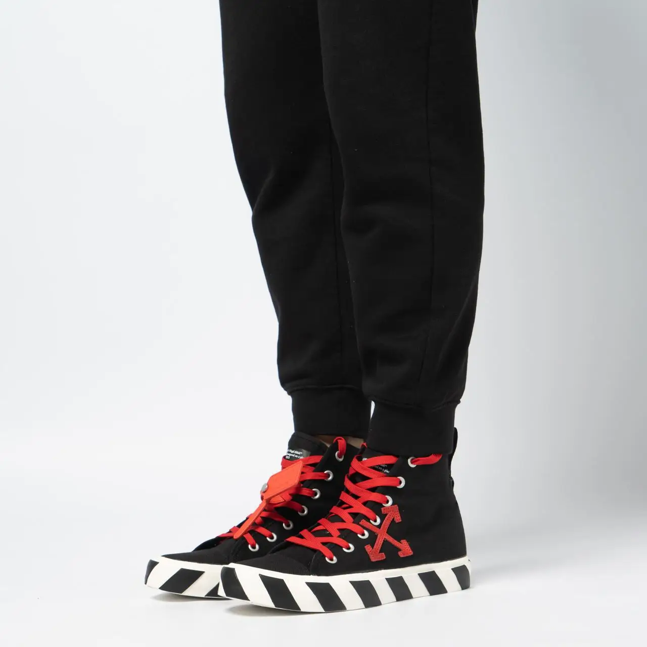 Off-White Vulcanized Mid-Top Sneakers Black Red – voilà.id