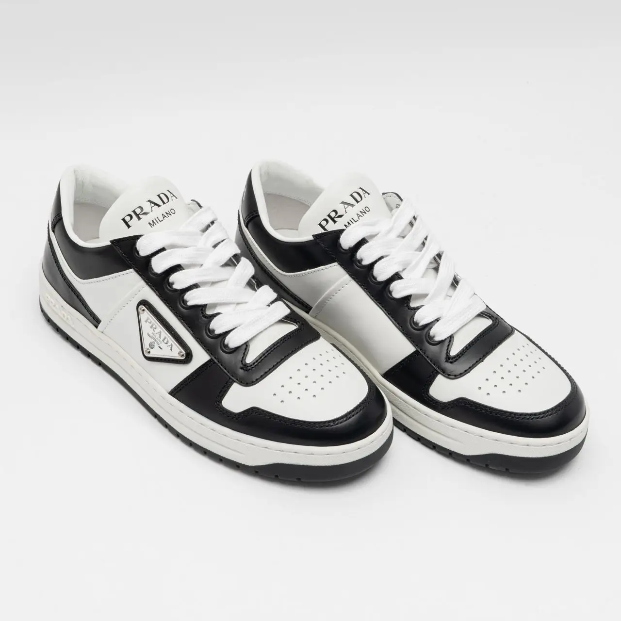 プラダ PRADA スニーカー ダブルホイール 三角ロゴ ナイロン 
