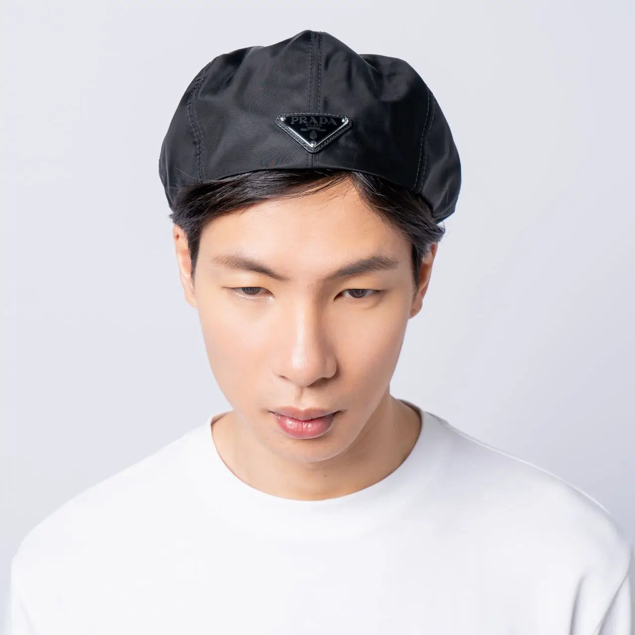 Prada Enameled Metal Triangle Logo Re-Nylon Beret Hat Black – voilà.id