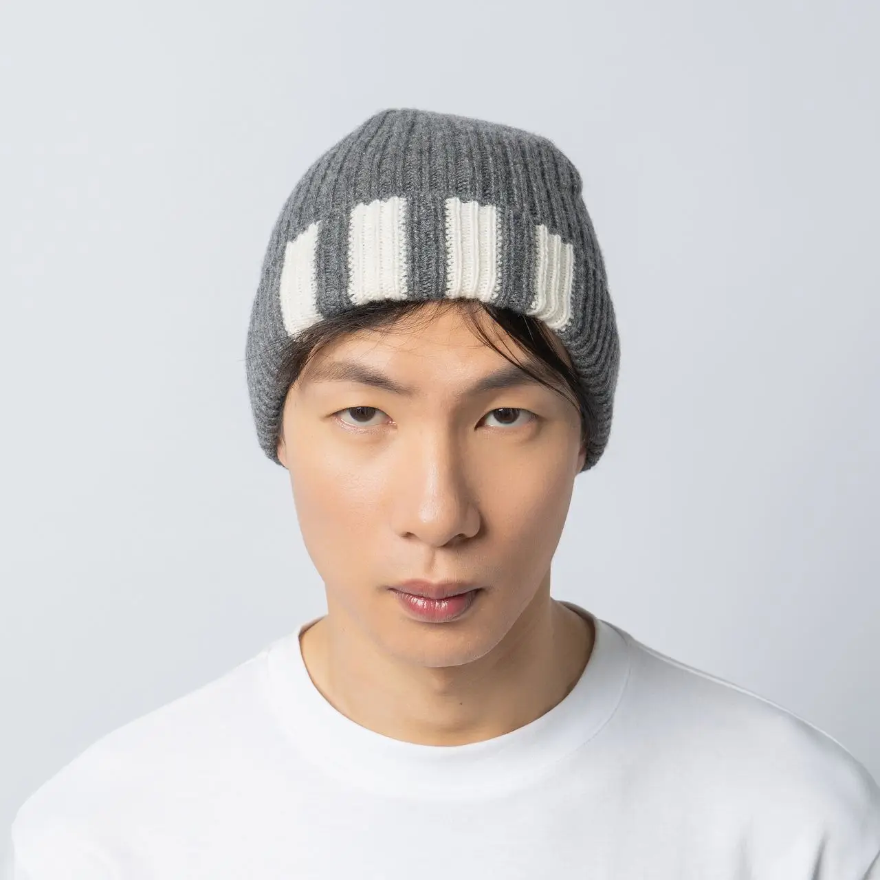 Authentic Thom Browne CASHMERE RIB 4-BAR HAT Thom Browne 4-Bar Cashmere Rib Hat Medium Grey – voilà.id main image 2
