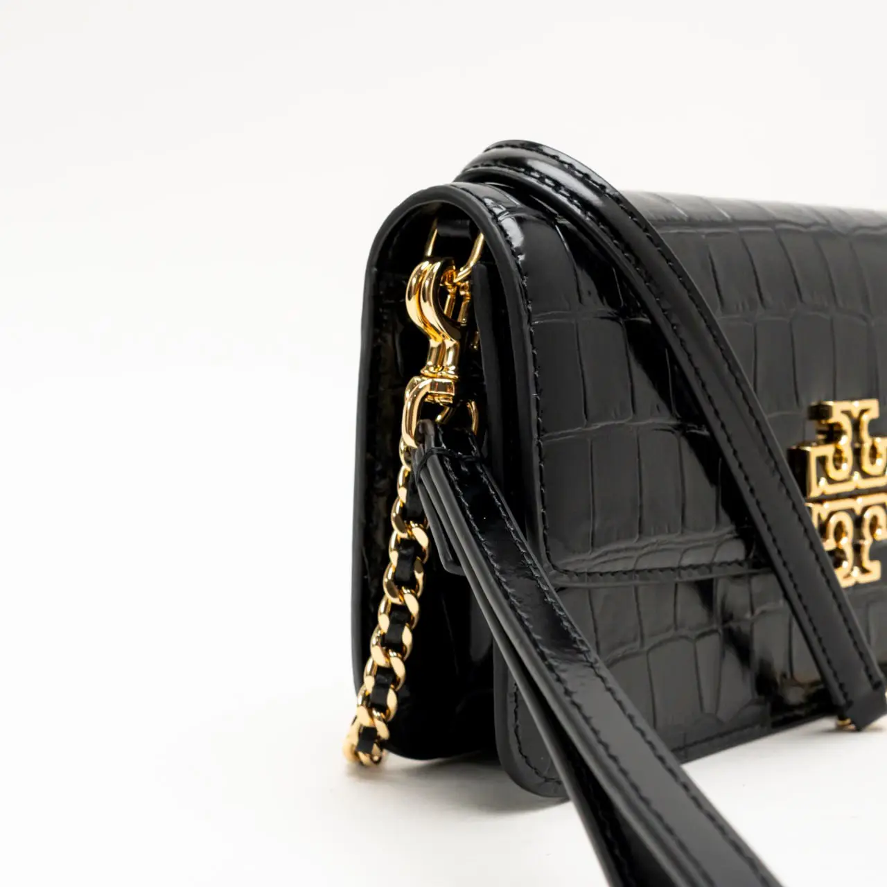 Tory Burch Britten Embossed Chain Wallet Wristlet Black – voilà.id