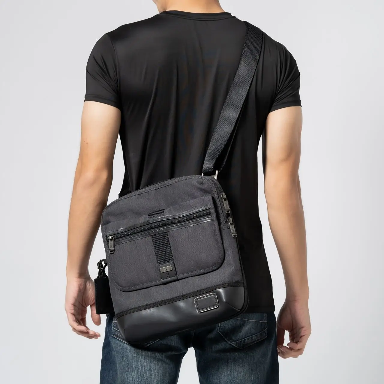 Tumi East Ridge Expandable Zip Flap Canvas Grey – voilà.id