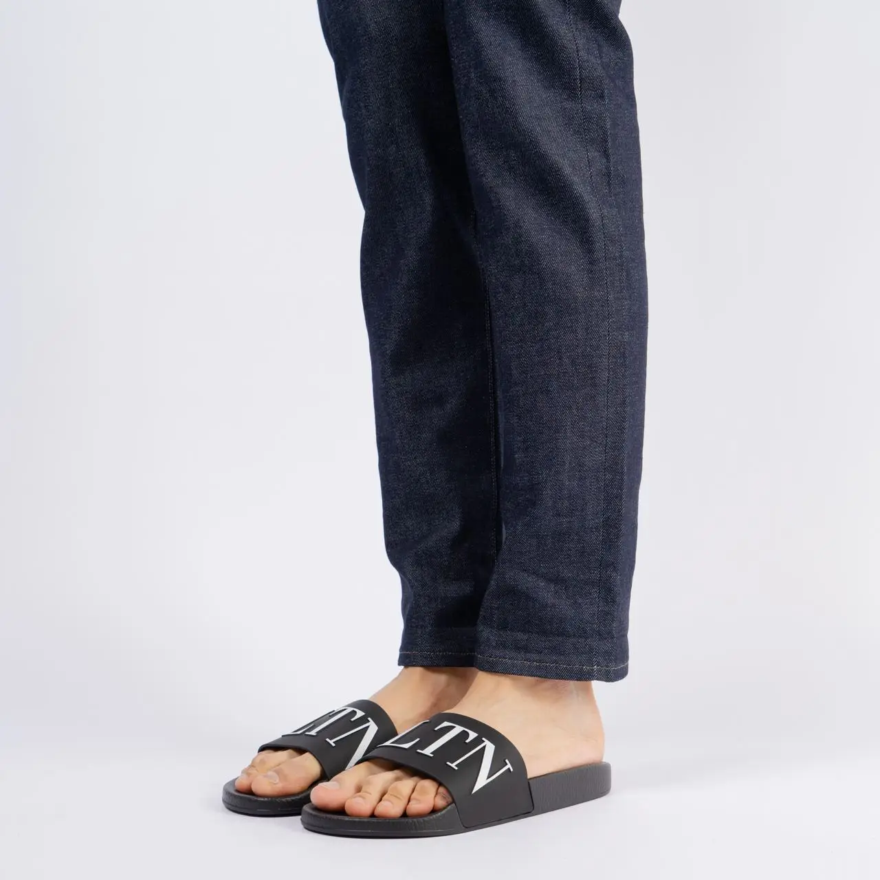Valentino Garavani VLTN Rubber logo Slides sandals NWB Vltn sandal Valentino Garavani Black size 40 EU in Rubber  main image 2