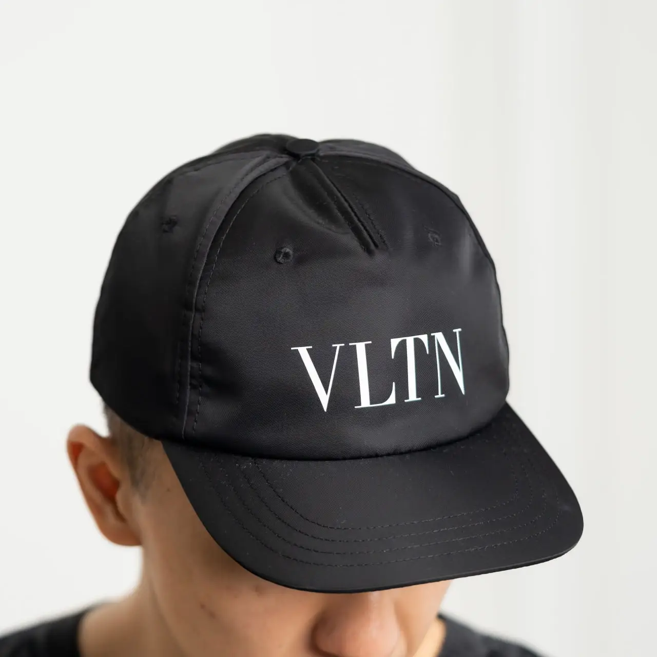 Valentino Garavani VLTN Logo Print Baseball Cap Black – voilà.id
