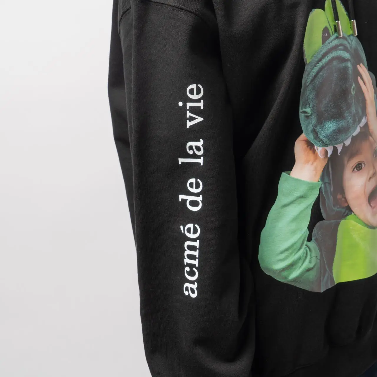 acmé de la vie Baby Face Crocodile Doll Hoodie Black – voilà.id