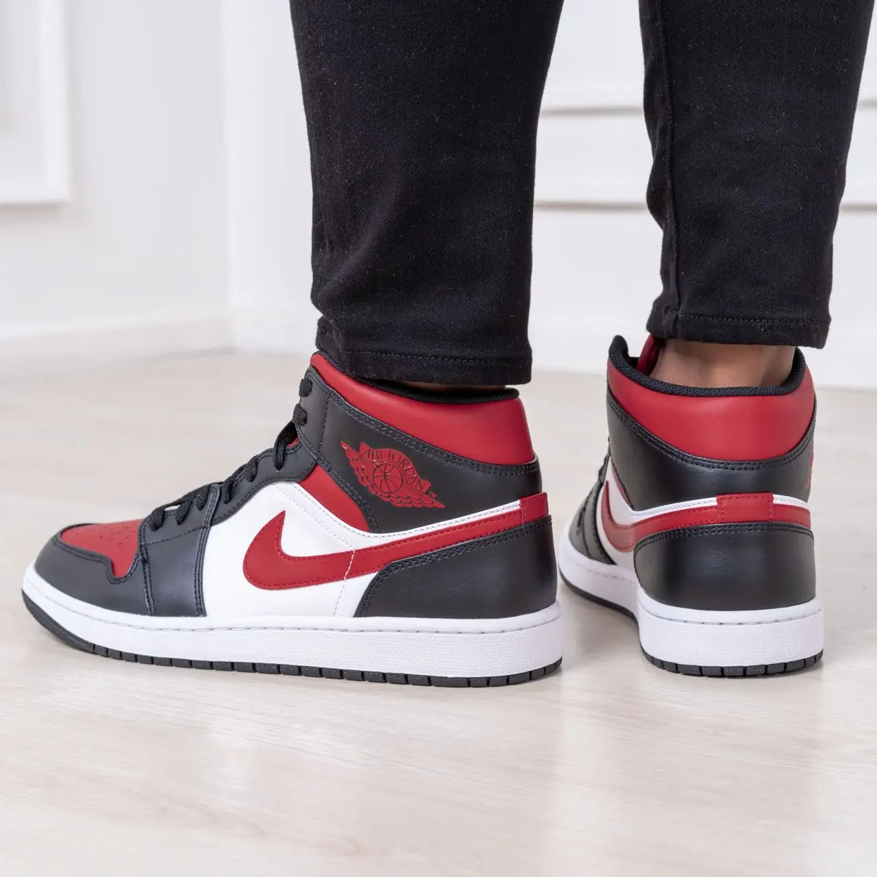 Jordan 1 mid outlets “Bred Toe”