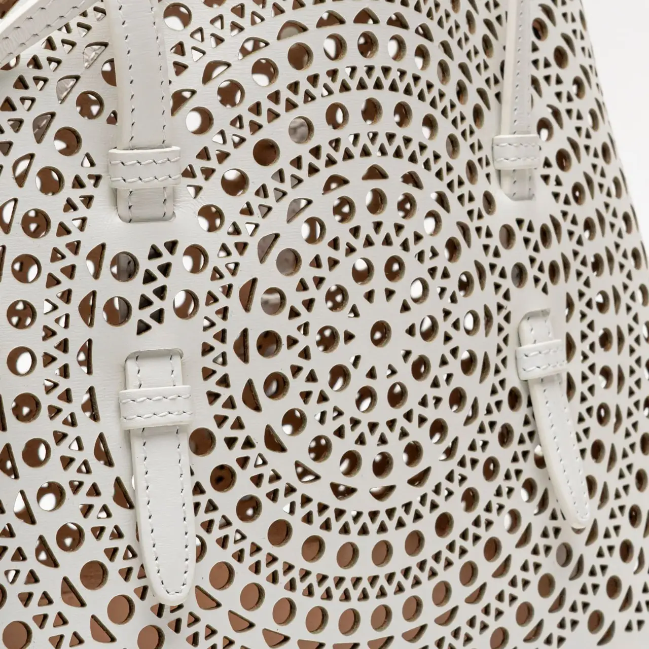 Alaia Mina 25 Nouvelle Vienna Tote Bag Blanc Optique – voilà.id