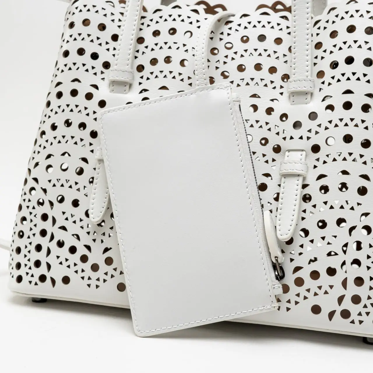 Alaïa Mina 25 Tote Bag Blanc Optique – voilà.id