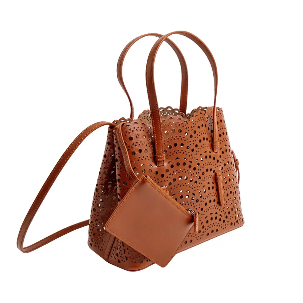 【SS25＊日本未入荷】Mina 25 E/W tote bag Alaïa Mina 25 Tote Bag Blanc Optique – voilà.id