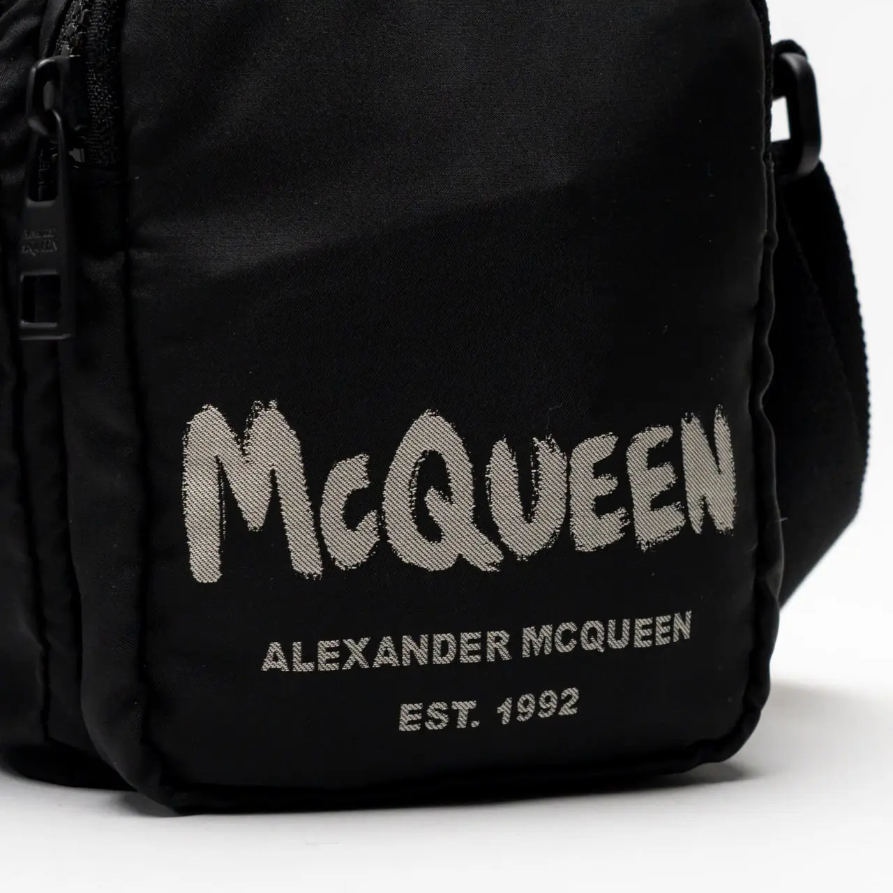 ショルダーバッグ ALEXANDER MCQUEEN BLACK MCQUEEN GRAFFITI CROSSBODY BAG s-l400.png