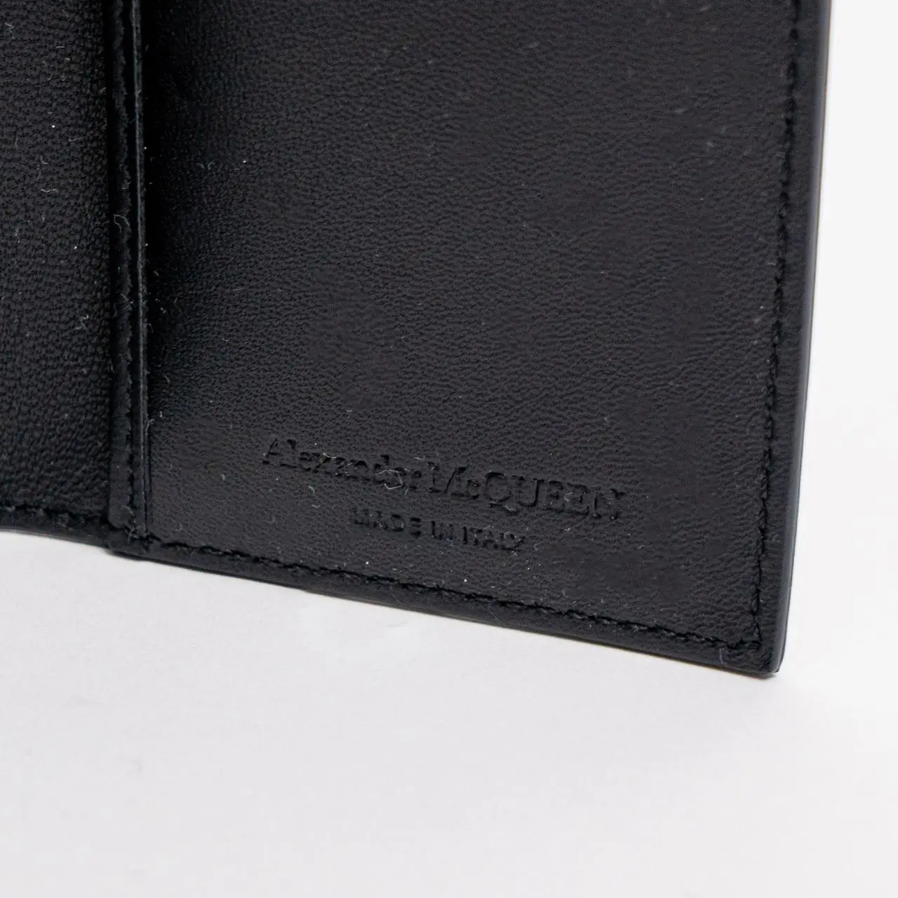 [Alexander McQueen] Graffiti Bill Wallet ☆送料込☆ ALEXANDER MCQUEEN Graffiti-Print Leather Billfold Wallet in