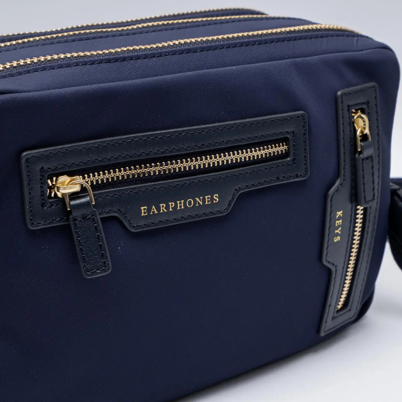 【ANYA HINDMARCH】Triple Zip Cross body ショルダーバッグ Triple Zip Cross-body | Anya Hindmarch UK