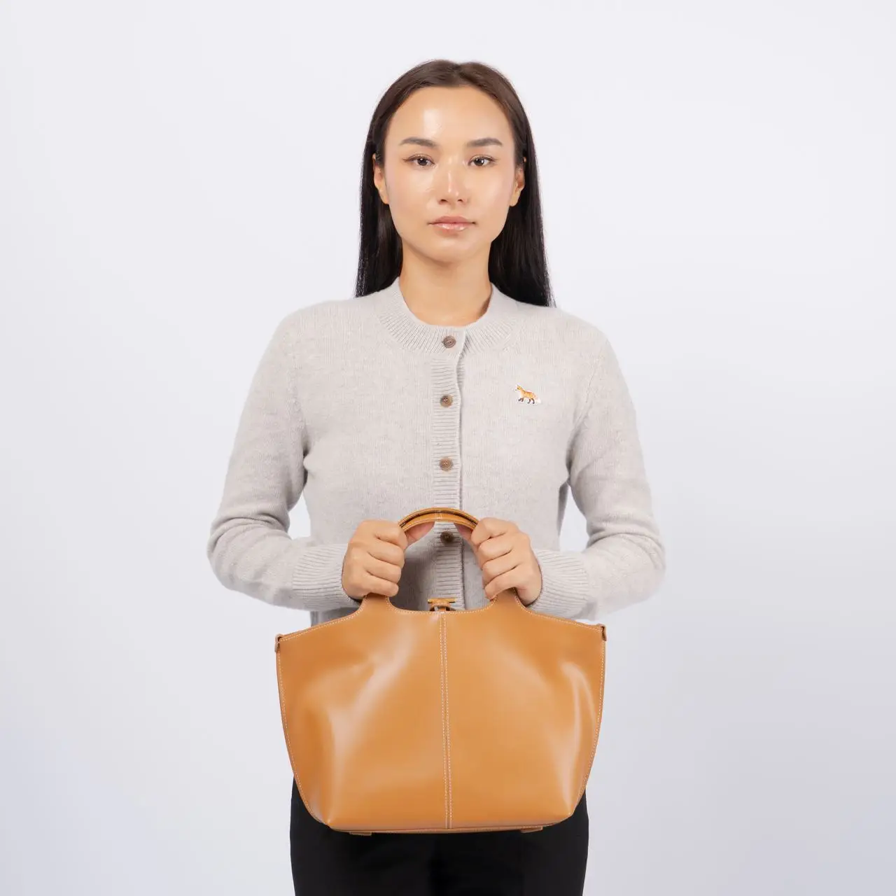 Atelier de LUMEN Panier Leather Stitches Tote Bag Tan – voilà.id Atelier de LUMEN Panier Leather Stitches Tote Bag Tan – voilà.id