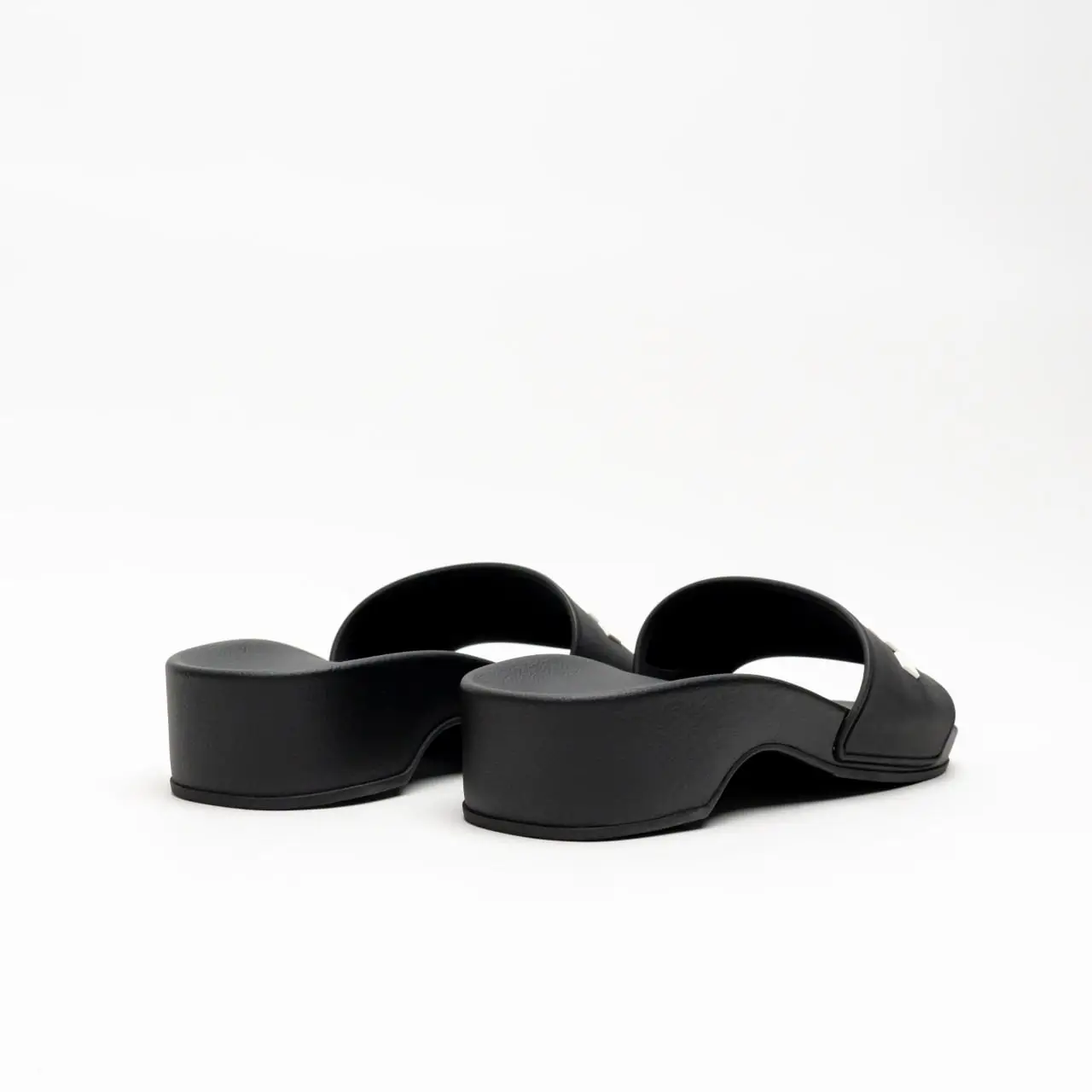 サンダル・ミュール BALENCIAGA Pool Sandals - Balenciaga - Synthetic - Black Balenciaga Pool Clog 50 Slide Sandals Black Women – voilà.id