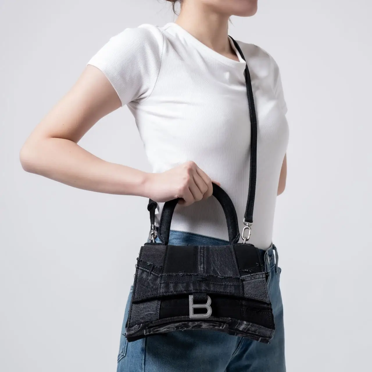 直営店‐BALENCIAGA‐ Hourglass デニム ハンドバッグ スモール Balenciaga Small City Hourglass Top Handle Denim Black