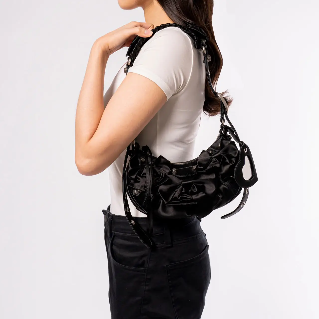 【関税&送料込】Balenciaga Black Satin Le Cagole Xs Shoulder 0400022784908_BLACK?wid=600&
