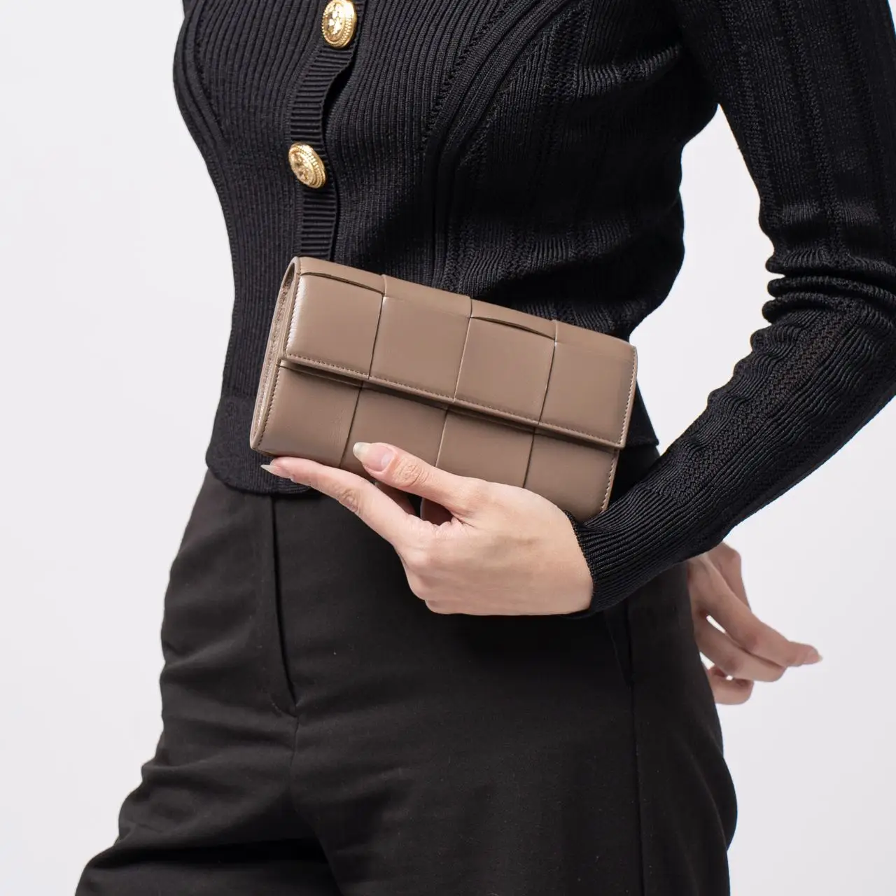 Bottega Veneta Cassette Large Flap Wallet Taupe Grey – voilà.id